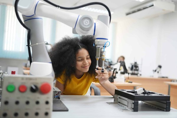 Comment implémenter un système de gestion des eaux pluviales innovant dans un quartier résidentiel ?